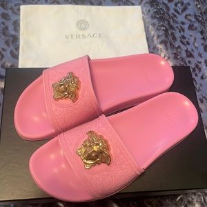 Versace slides Size 38. Only worn twice